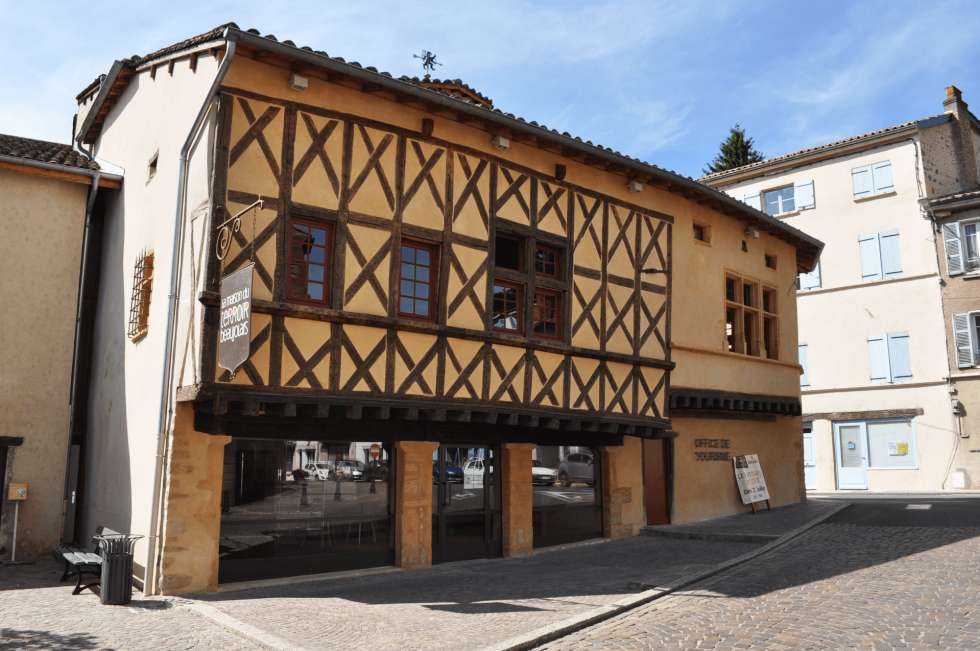 Maison à pan de bois située à Beaujeu (Rhône)