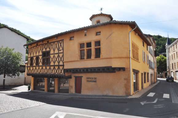 Maison à pan de bois située à Beaujeu (Rhône)