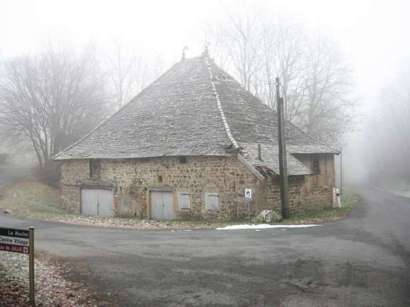 Moulin et four à tuiles de la roche à Jullié (Rhône)