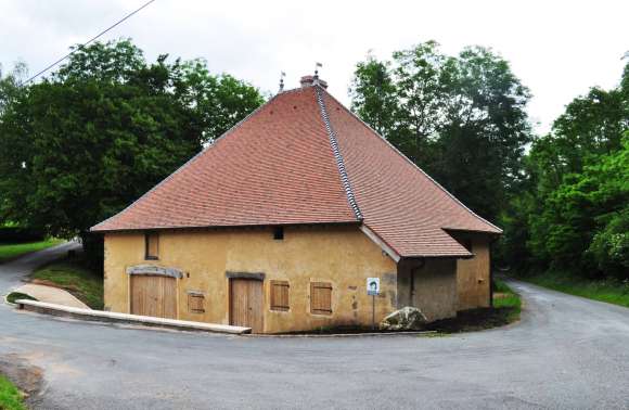 Moulin et four à tuiles de la roche à Jullié (Rhône)