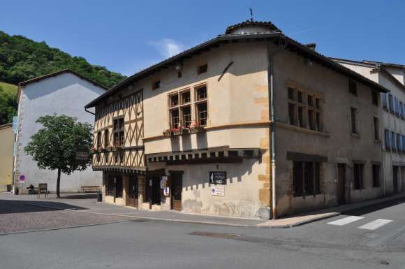 Maison à pan de bois située à Beaujeu (Rhône)